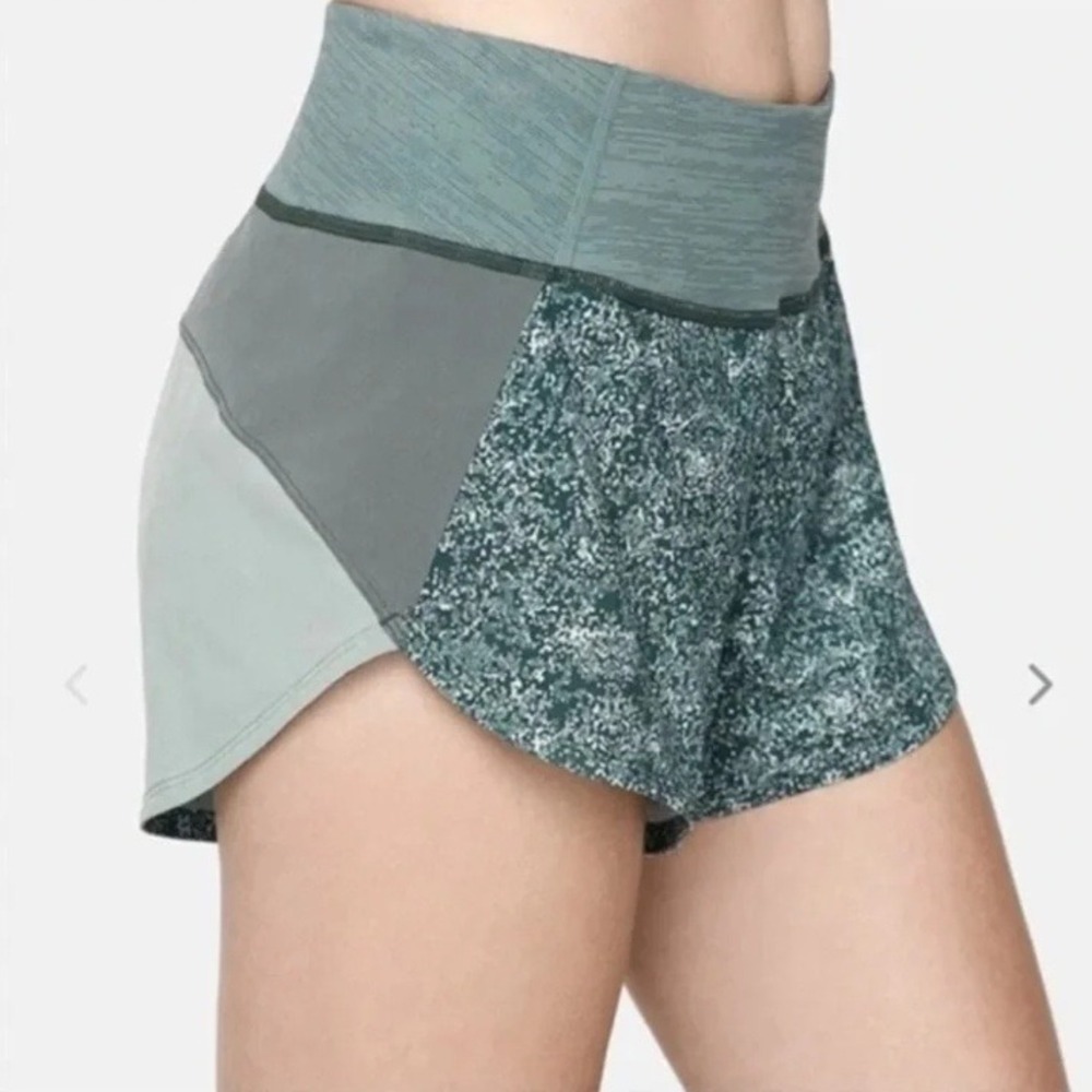 Outdoor Voices Hudson 2.5" Shorts Green Speckled Forest Print‎ Large Running Gym